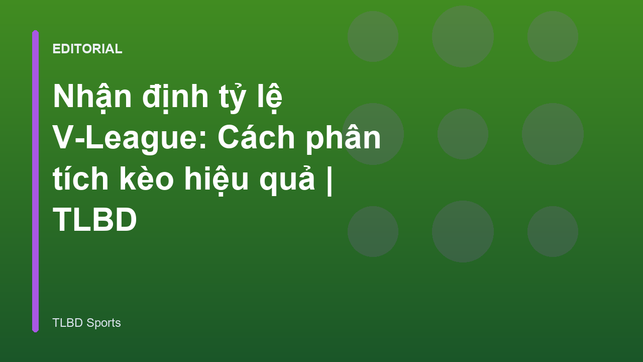 Cầu thủ V-League thi đấu trên sân cỏ
